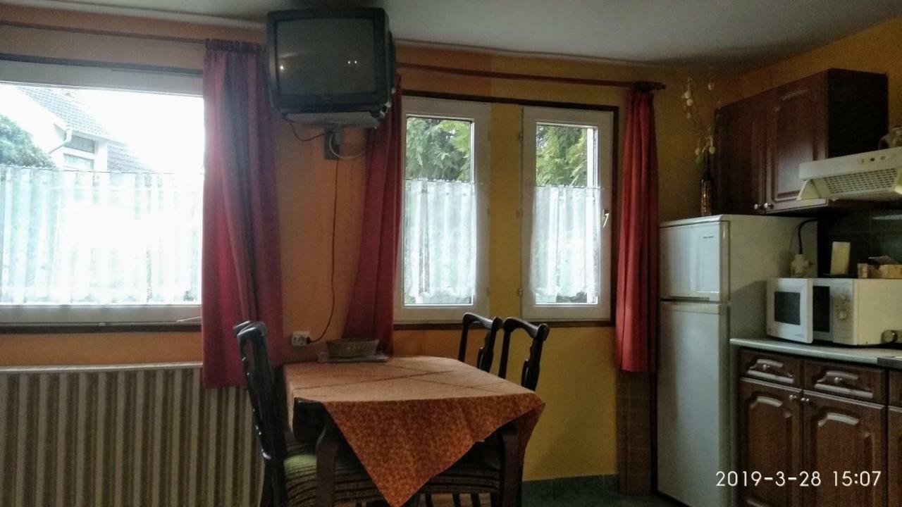 Naszaly Kapuja Vendeghaz Lägenhet Kosd Exteriör bild